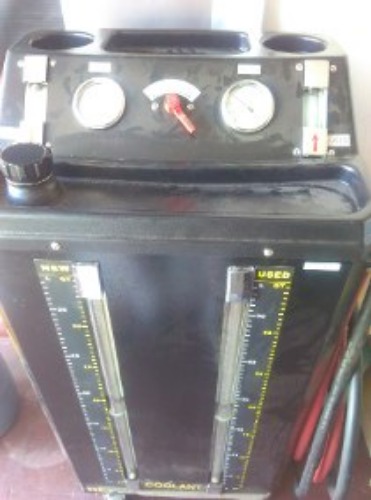 maquina para limpieza y sustitucion de liquido refrigerante de autos y camionetas, ideal para lubricentros y talleres mecanicos, excelente estado.