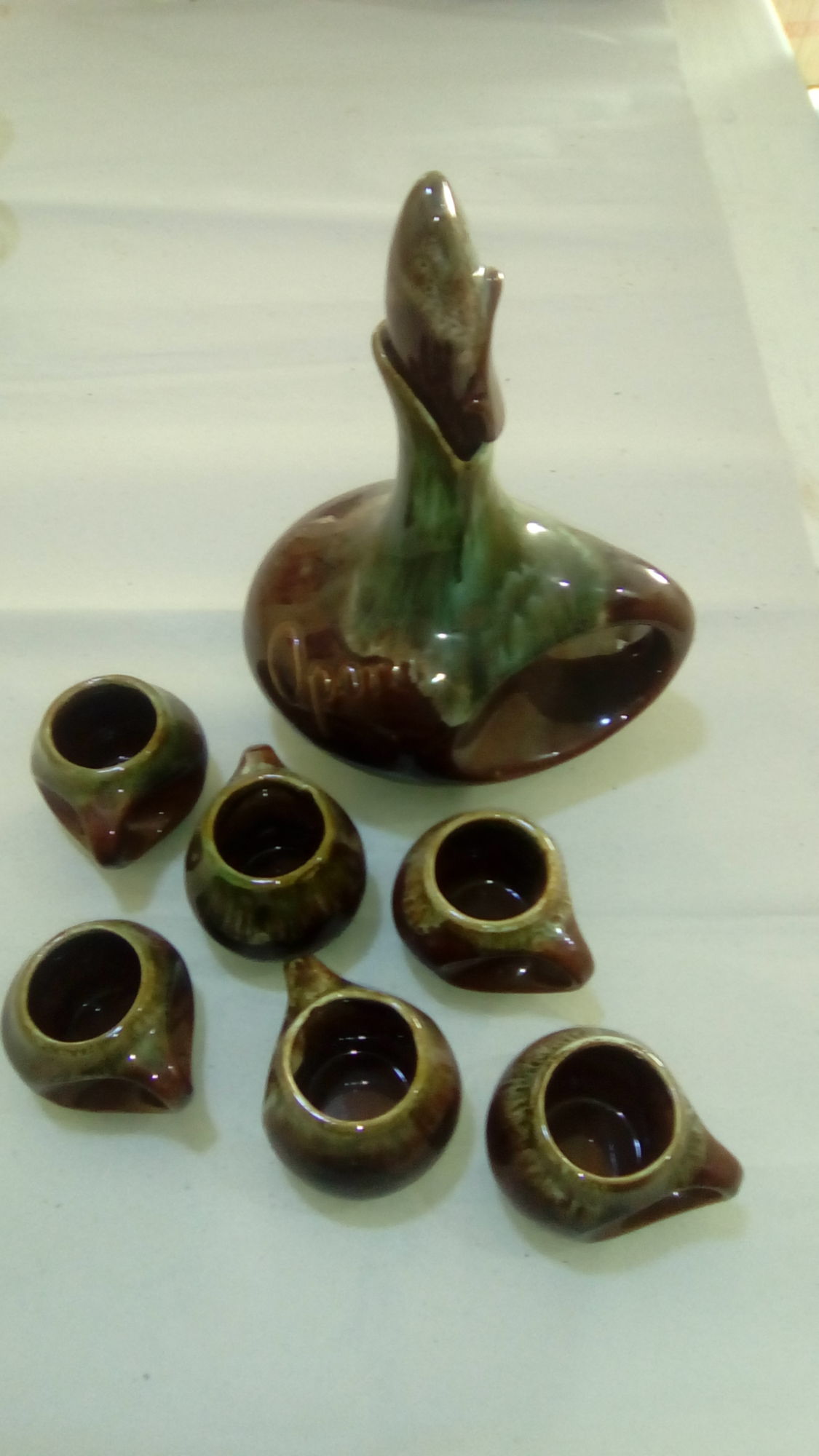 ponchera de cerámica con 6 jarritos