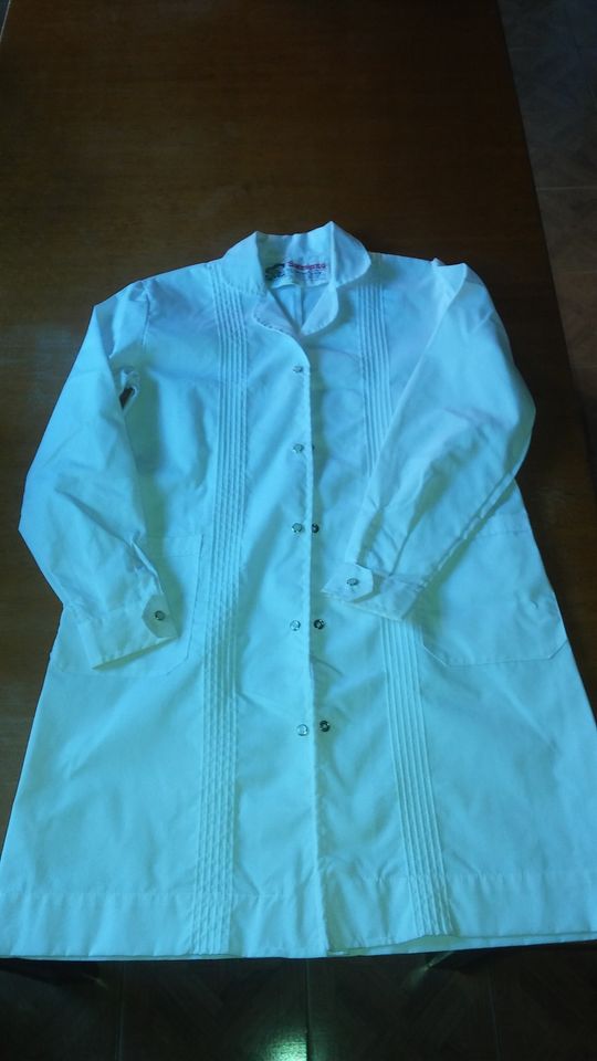 hola!! vendo guardapolvo blanco de nena!