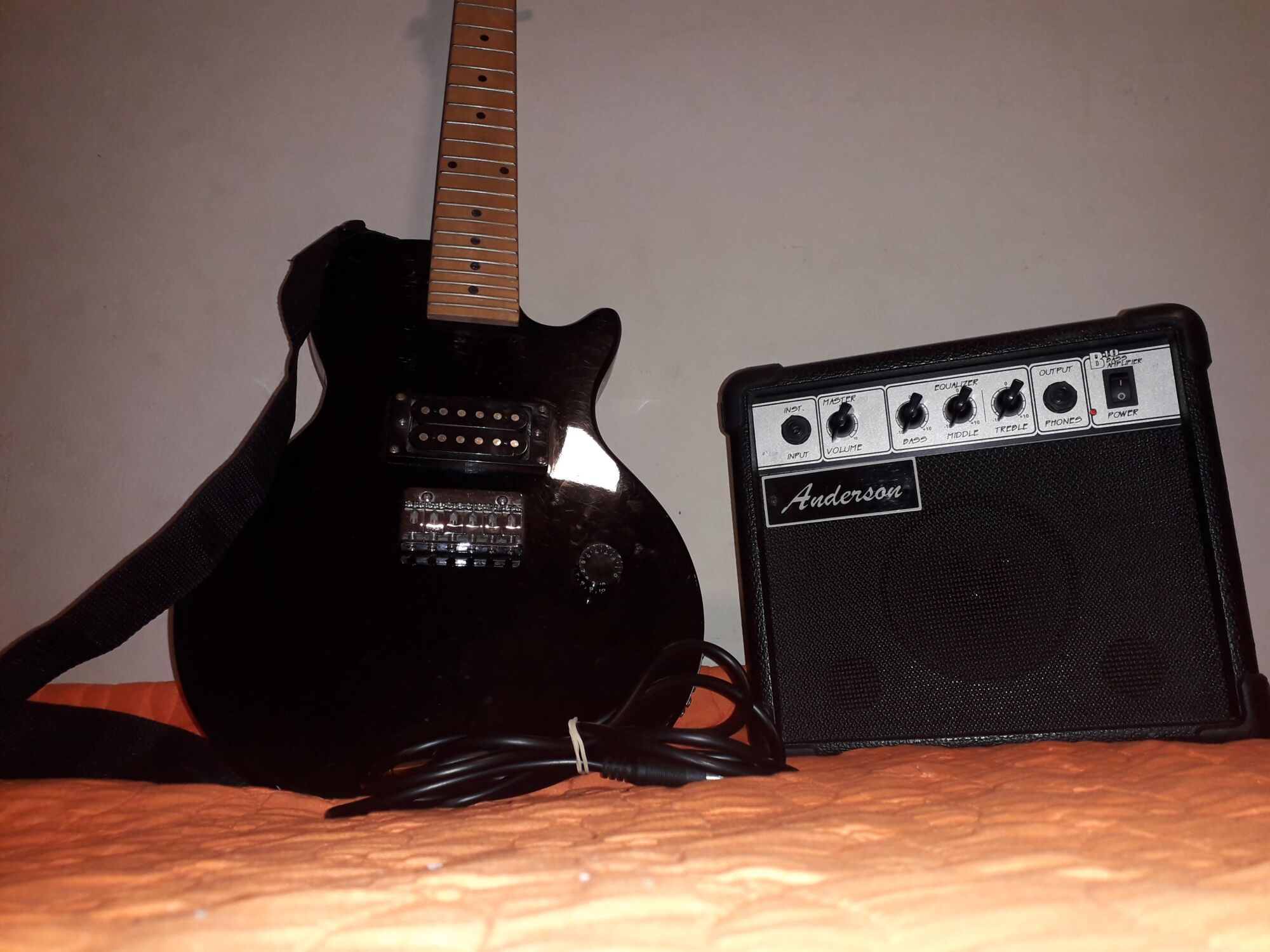 Amplificador + guitarra anderson