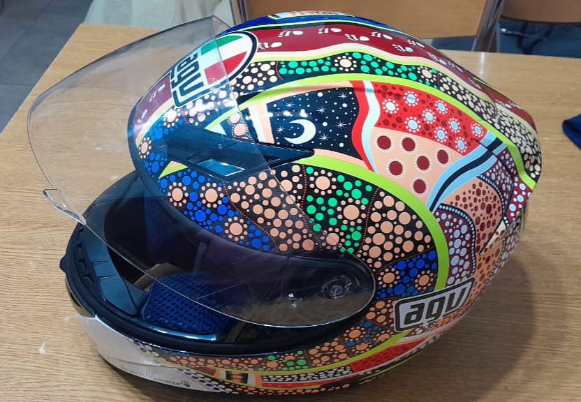 Casco agu impecable