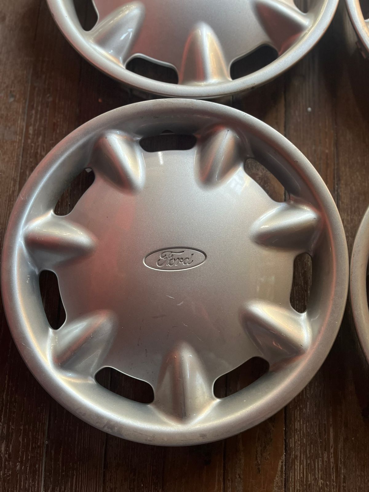 VENDO 4 TAZAS ORIGINAL ESCORT 97 NUEVOS